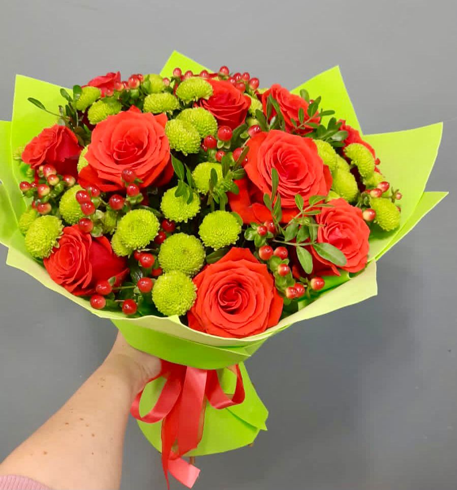 Букет цветов из: Хризантемы и Розы в Гдове