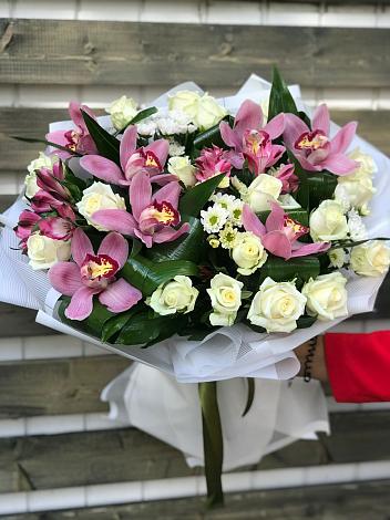 Букет цветов из: Розы и Хризантемы в Гдове
