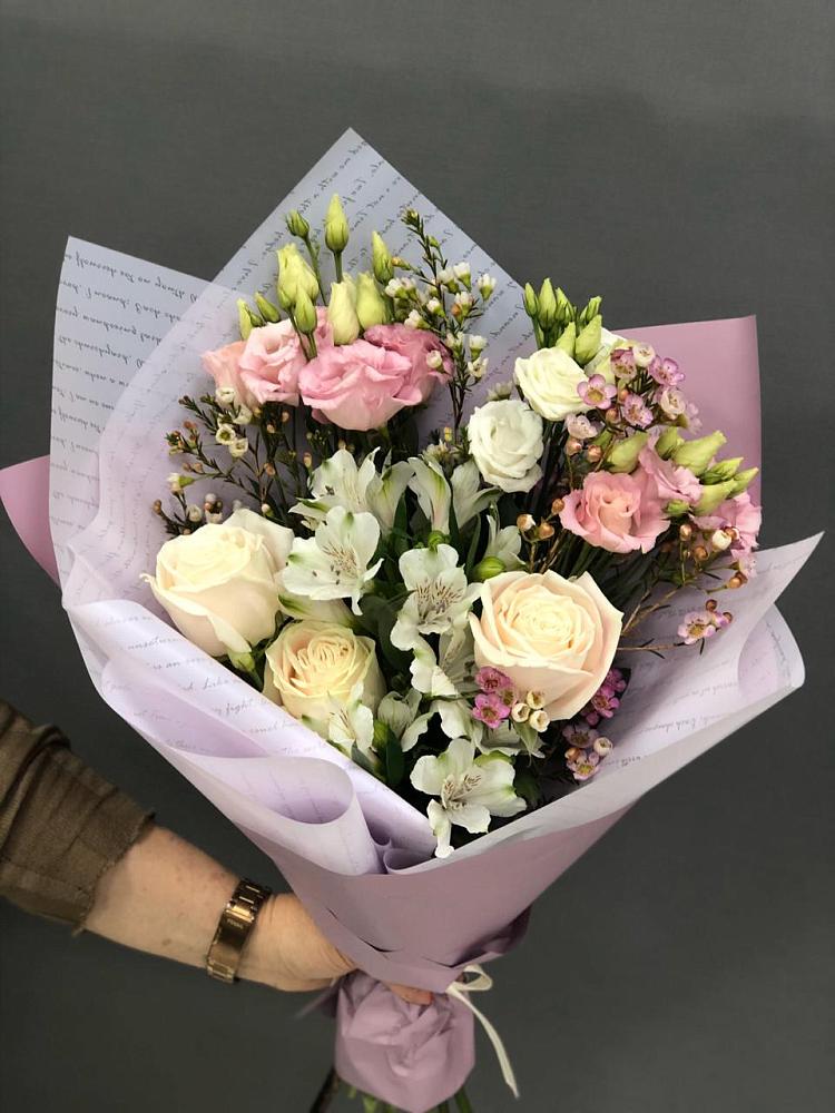 Букет цветов из: Альстромерии, Розы и Лизиантусы в Гдове