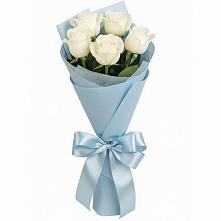 Букет 5 Белых роз Проуд в Гдове