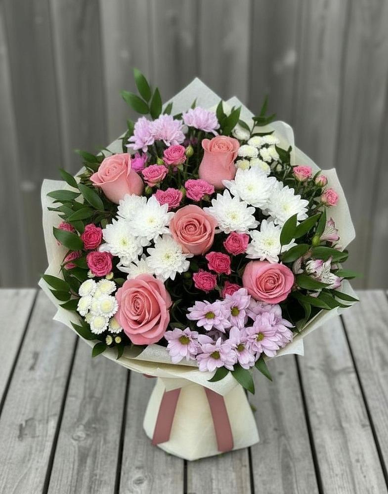 Букет цветов из: Альстромерии, Гвоздики, Розы и Хризантемы в Гдове