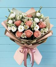 Букет цветов из:  Розы, Альстромерии и Лизиантусы в Гдове