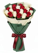 Букет Микс из красных и белых роз в Гдове