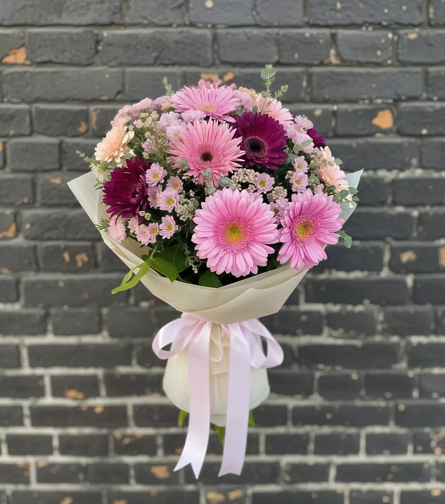 Букет цветов из: Герберы и Хризантемы в Гдове