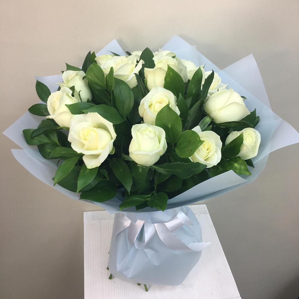 Букет 15 Белых роз Проуд в Гдове