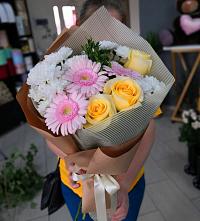 Букет цветов из:  Герберы, Розы и Хризантемы в Гдове