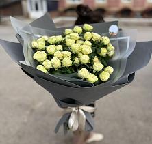 Букет Белые кустовые розы Солинеро в Гдове