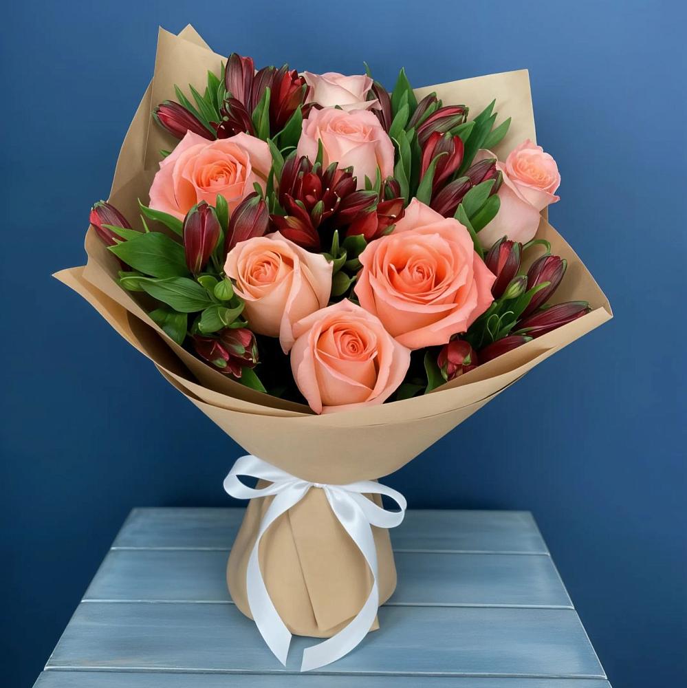 Букет цветов из: Розы и Альстромерии в Гдове