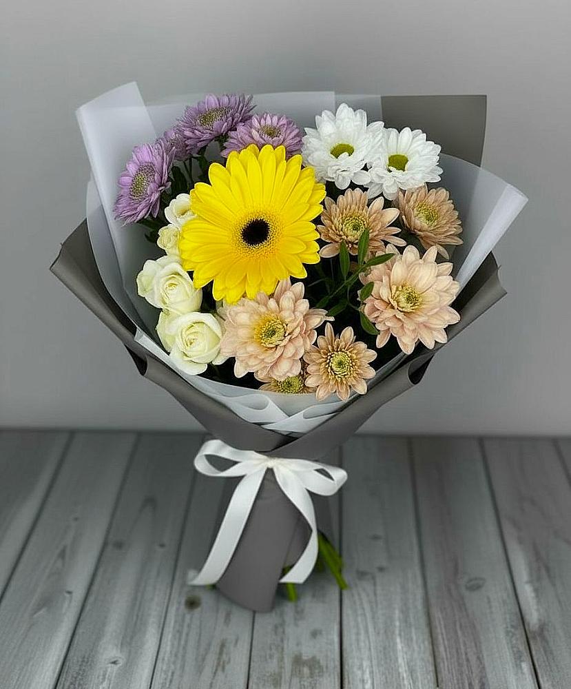 Букет цветов из: Розы, Герберы и Хризантемы в Гдове