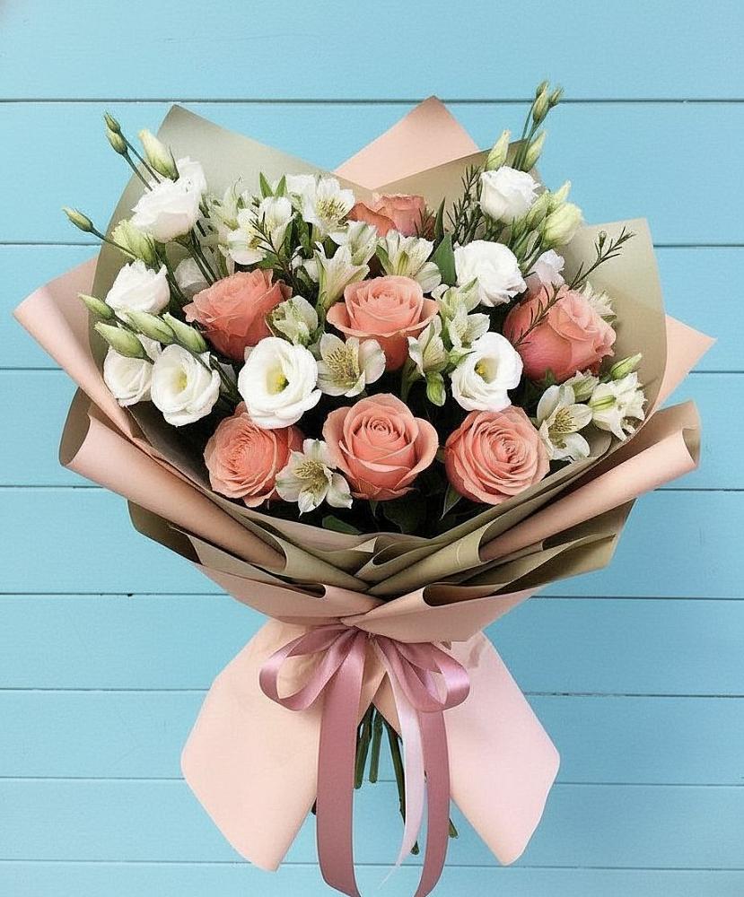 Букет цветов из: Розы, Альстромерии и Лизиантусы в Гдове