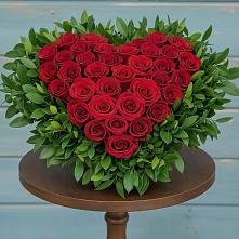 Цветочная композиция из Розы в виде сердца в Гдове