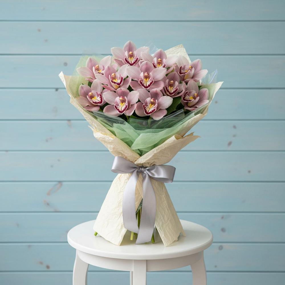 Букет цветов из: Орхидеи и Розы в Гдове