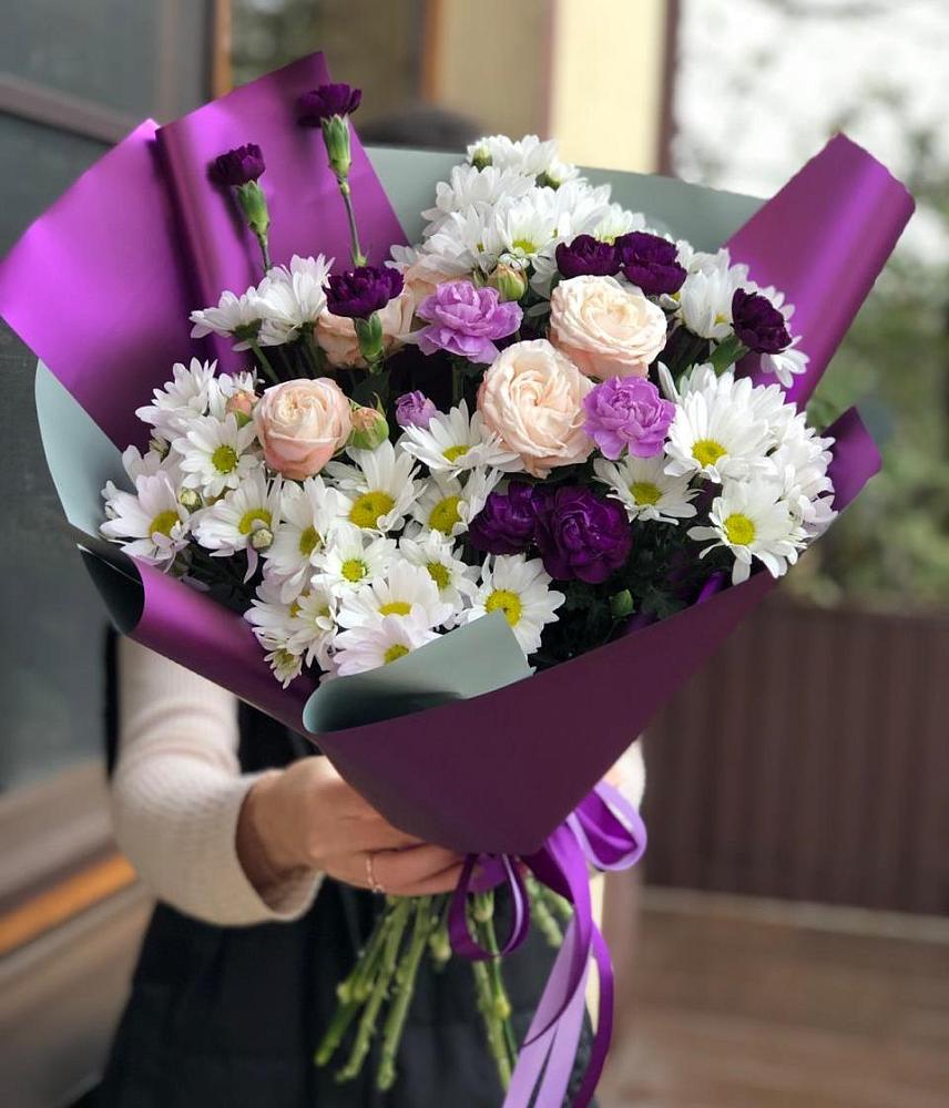 Букет цветов из: Хризантемы, Гвоздики и Розы в Гдове