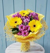 Букет цветов из:  Хризантемы и Герберы в Гдове