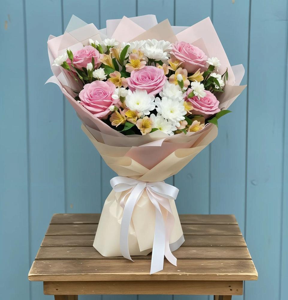 Букет цветов из: Гвоздики, Орхидеи и Розы в Гдове