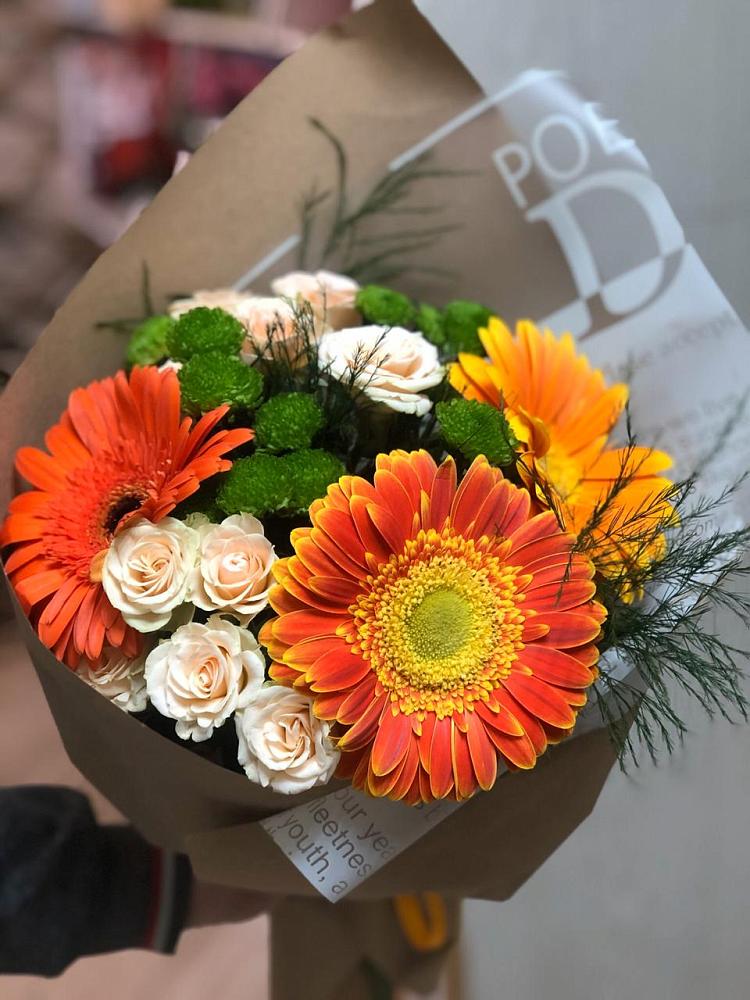 Букет цветов из: Герберы, Хризантемы и Розы в Гдове