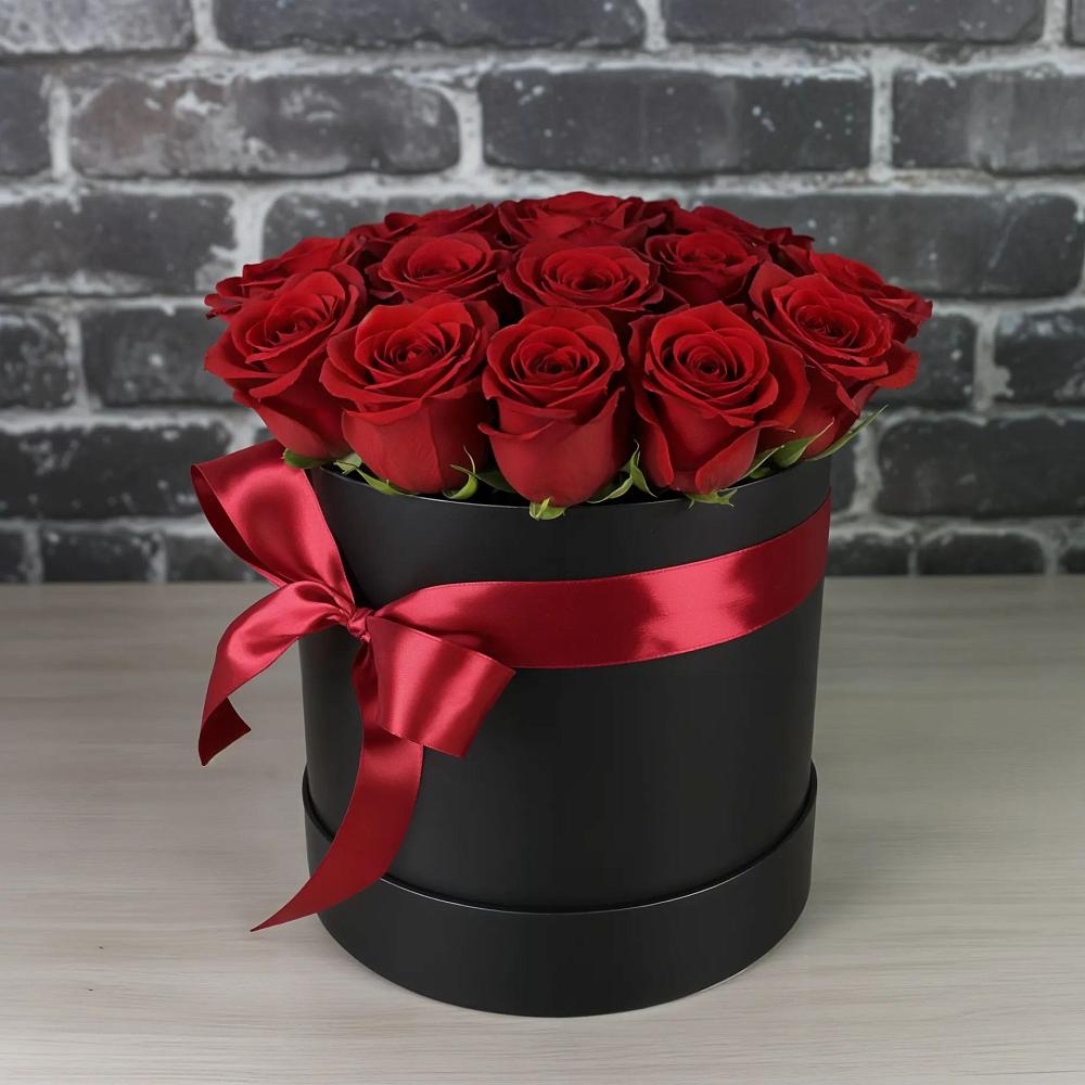 Цветочная композиция из Розы в шляпной коробке в Гдове