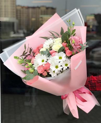 Букет цветов из: Розы, Лизиантусы и Хризантемы в Гдове